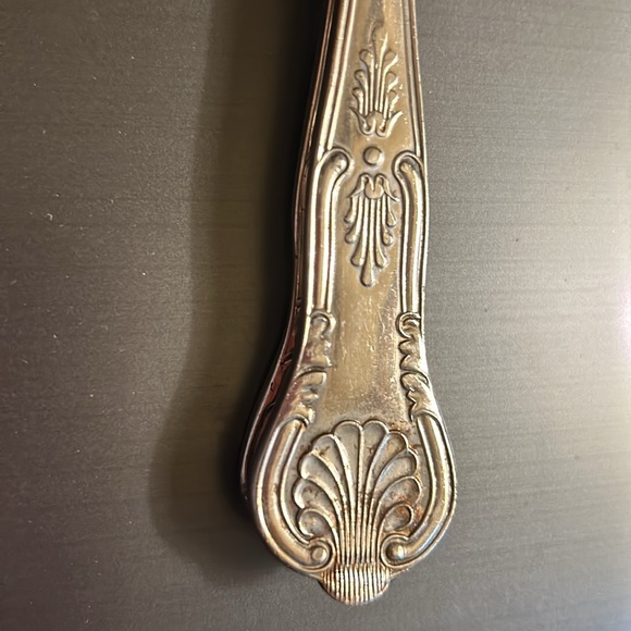 Vintage Raised Motif serve spoon&fork. EPSA1 Sheffield England. Perfect 4 salad. - Picture 5 of 5